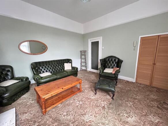 3 bed Flat for sale Image 6