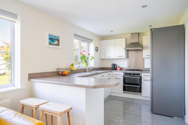 5 bed Detached for sale Image 7
