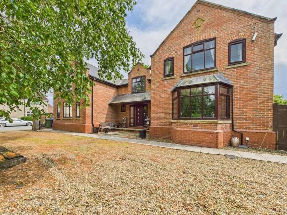 4 Bedroom Detached House - For Sale