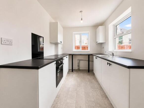 FITTED KITCHEN