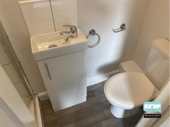 1 bed House Share to rent Image 5
