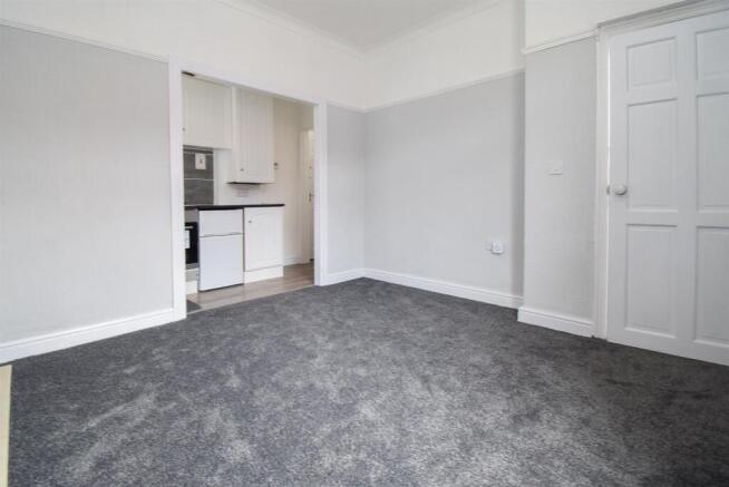 2 bed End of Terrace to rent Image 4