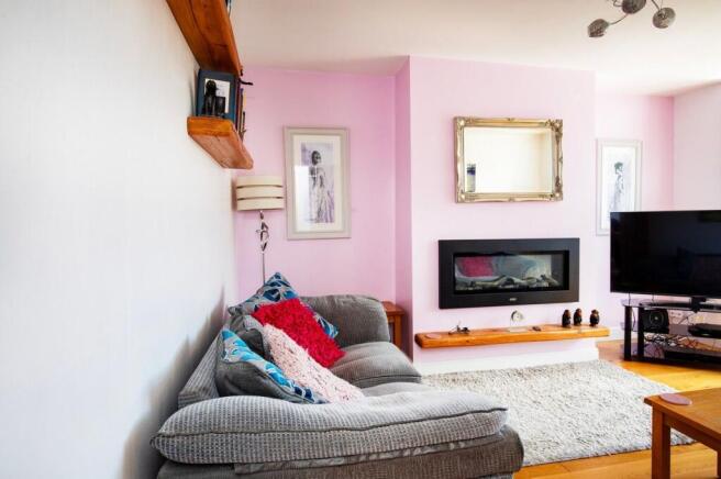 3 bed Semi-Detached for sale Image 6