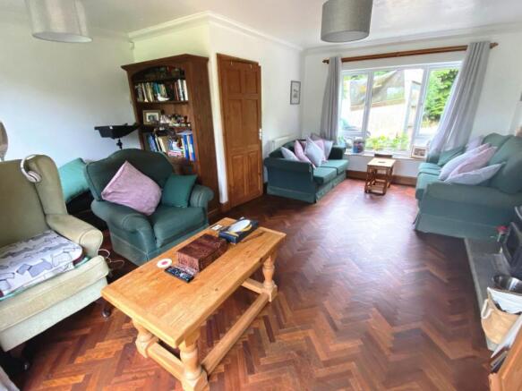 LOUNGE / DINING ROOM