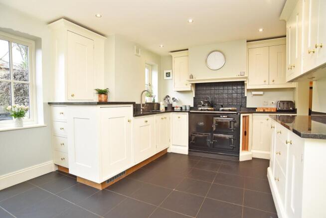 4 bed Semi-Detached for sale Image 10