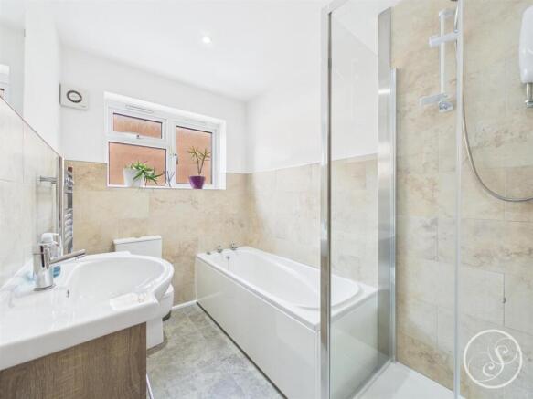 4 bed Semi-Detached Bungalow for sale Image 11
