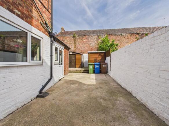 5 bed Detached for sale Image 12