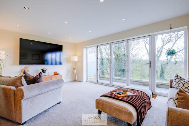 5 bed Detached for sale Image 6