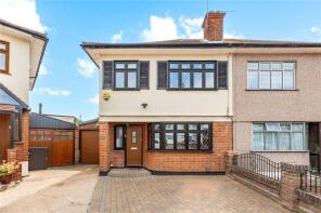 8, Lynwood Close, Romford RM5 2QU