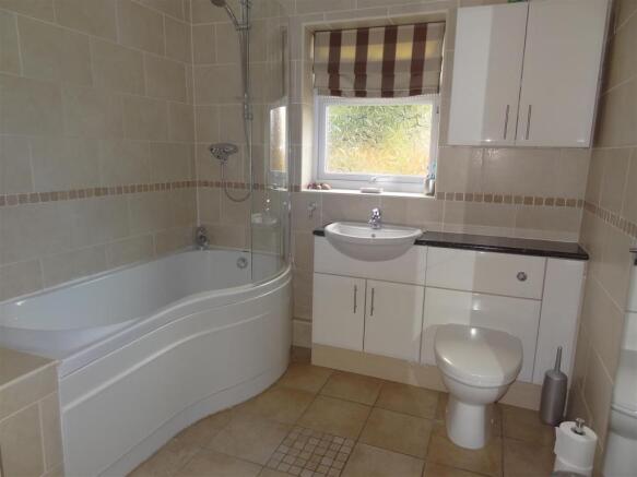 FAMILY BATHROOM