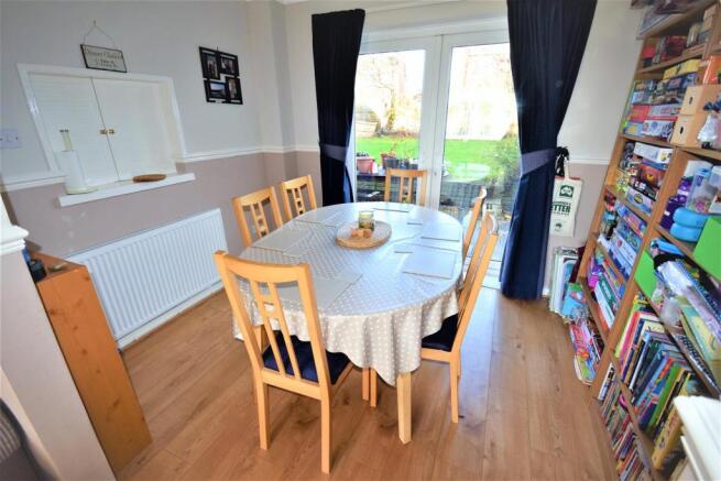 27 Birkdale Road Dg Rm.JPG
