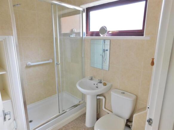 SHOWER ROOM.JPG