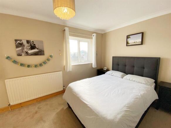 Bedroom 1 pic 2.jpg