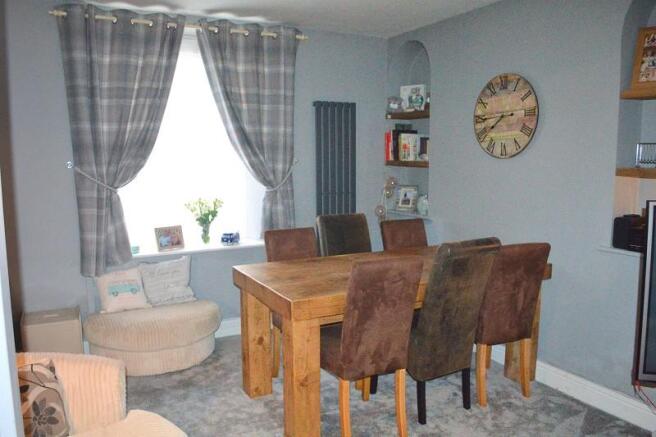 Lounge/Dining Area