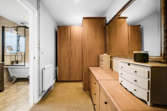 EN-SUITE DRESSING ROOM.jpg