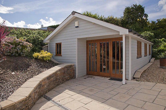 DETACHED WORKSHOP