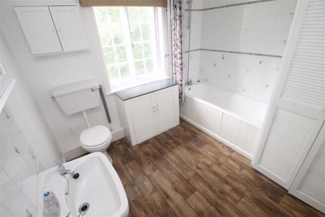 FAMILY BATHROOM