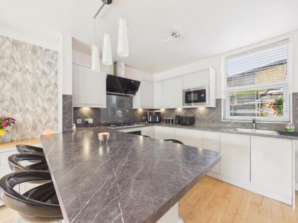 3 bed Semi-Detached for sale Image 5