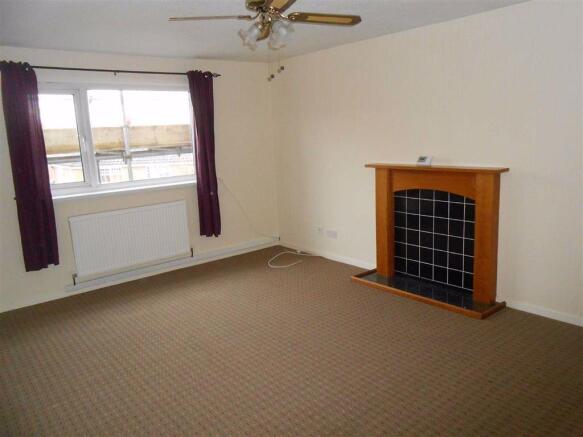 LOUNGE/DINING ROOM measuring