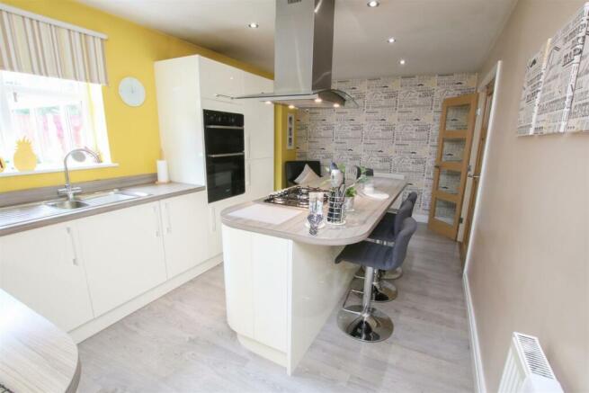 ISLAND KITCHEN