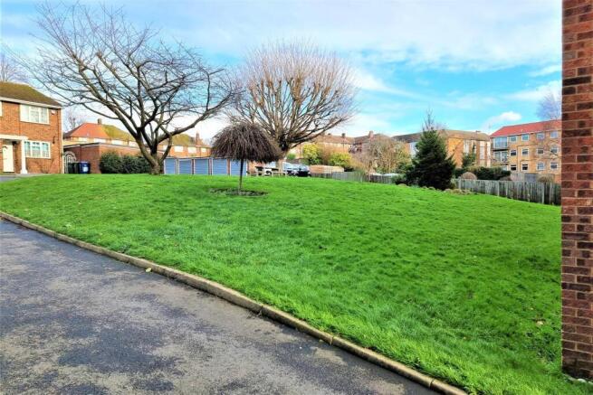 COMMUNAL GARDENS TO REAR: