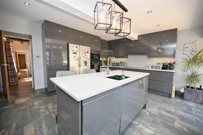4 bed Cottage for sale Image 6
