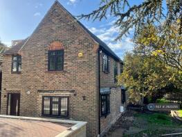 31a Hunters Lodge, Priory Grove, Romford RM3 9AS