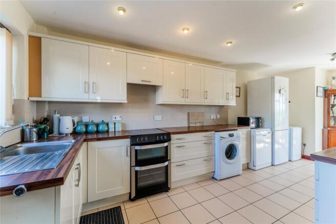 4 bed Detached for sale Image 8