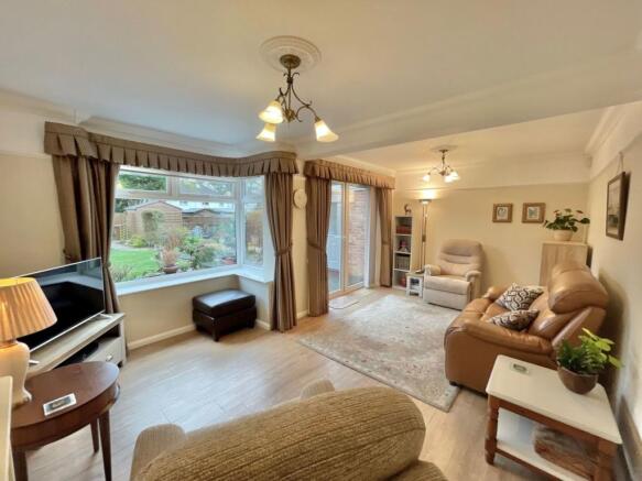 LOUNGE/FAMILY ROOM