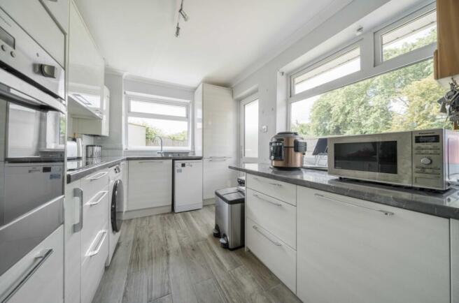 129843512683070cb1d111arw