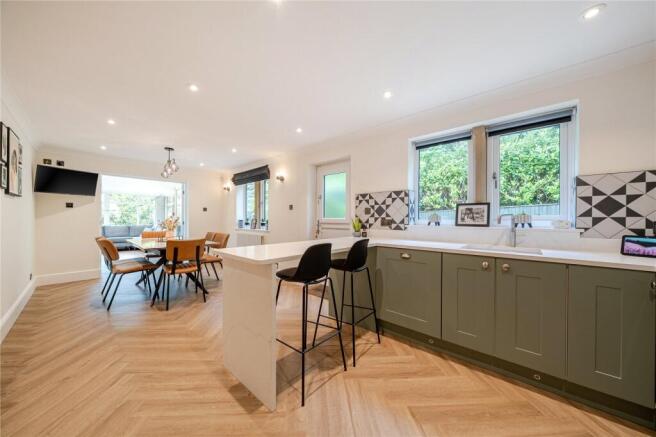 4 bed Detached for sale Image 4