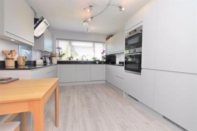 KITCHEN/BREAKF...