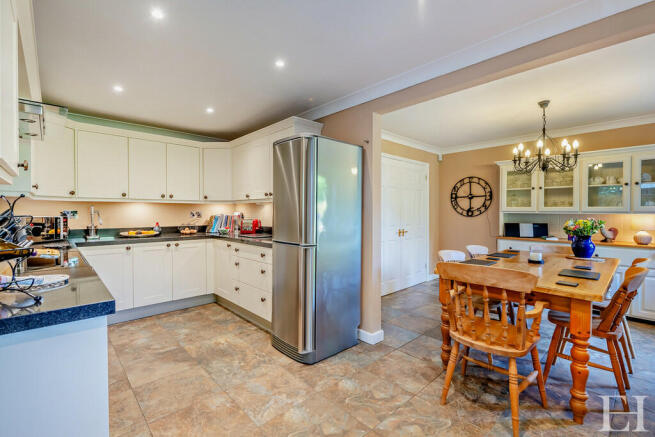 8616740-interiorW...