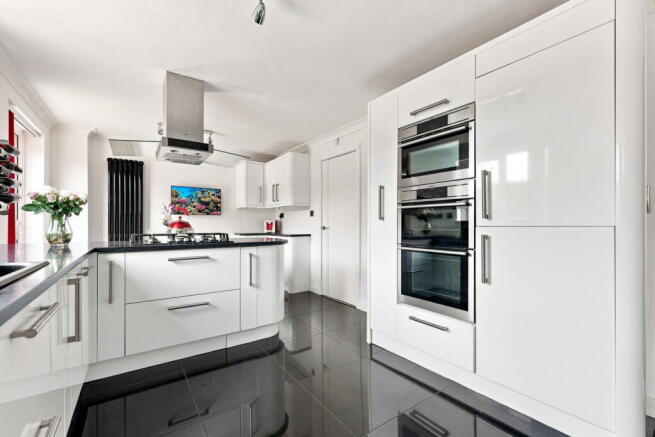 3 bed Detached for sale Image 8