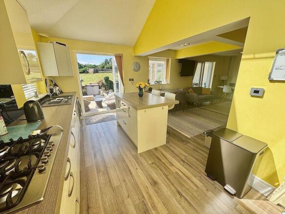 3 bed Semi-Detached for sale Image 8