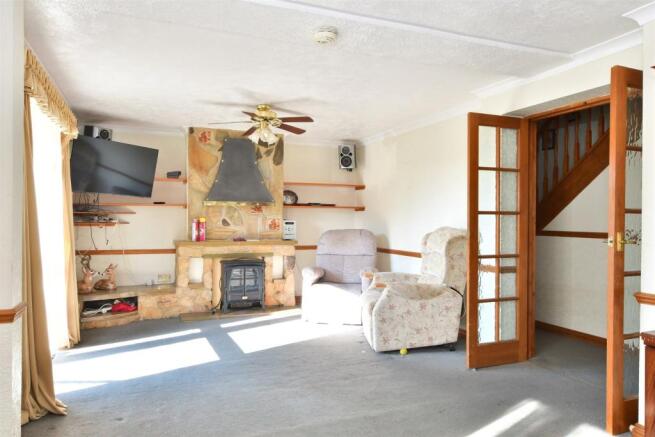 Lounge/ Dining Room