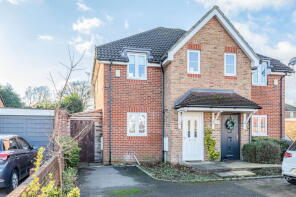 12, Pinewood Grove, Addlestone KT15 3BY