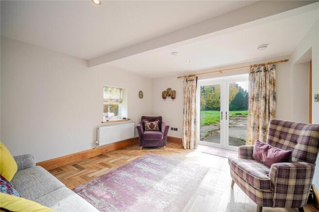 5 bed Detached for sale Image 10