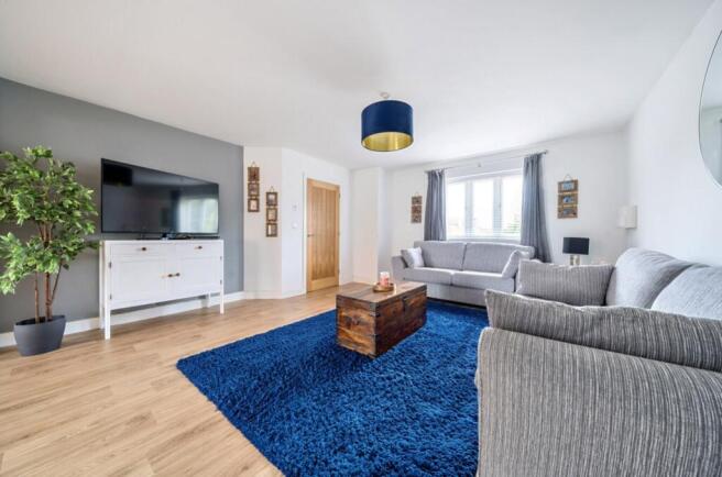 1289505-15-682af943eda31-ARW