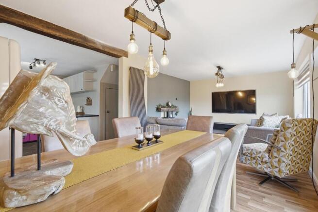 4 bed Detached for sale Image 10