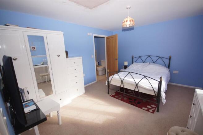 Master Bedroom.JPG