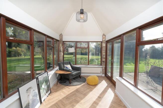 4 bed Detached for sale Image 11