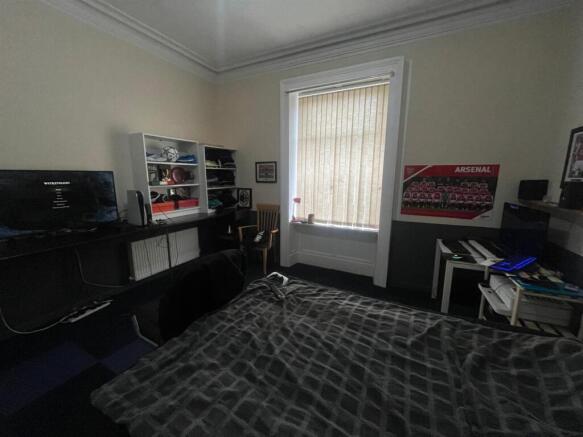 5 bed House for sale Image 7