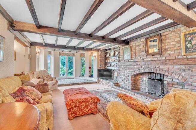 5 bed Detached for sale Image 5