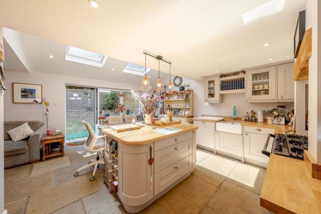 4 bed Semi-Detached for sale Image 5