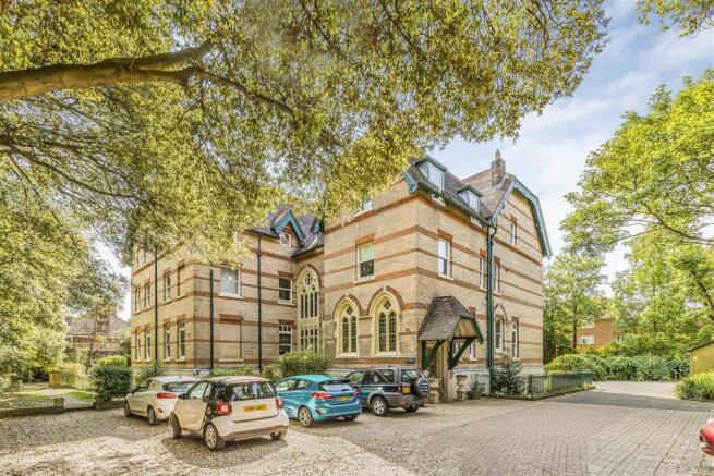 Flat 2 Earls Court, 9 Gervis Road, Bournemouth-Por