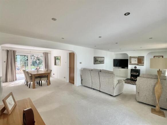 Living Area: