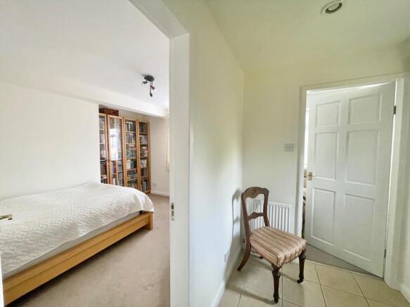 Hallway/Cloakroom 