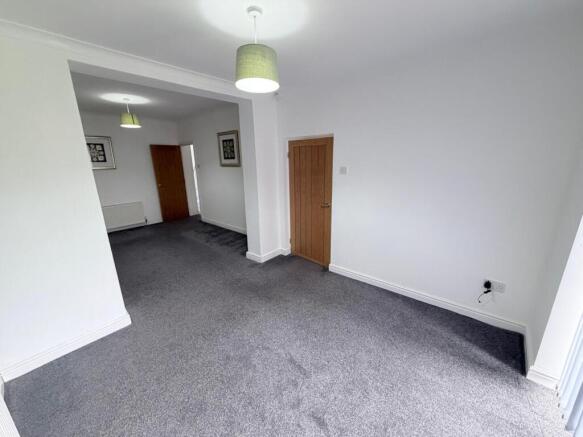 3 bed Semi-Detached to rent Image 8