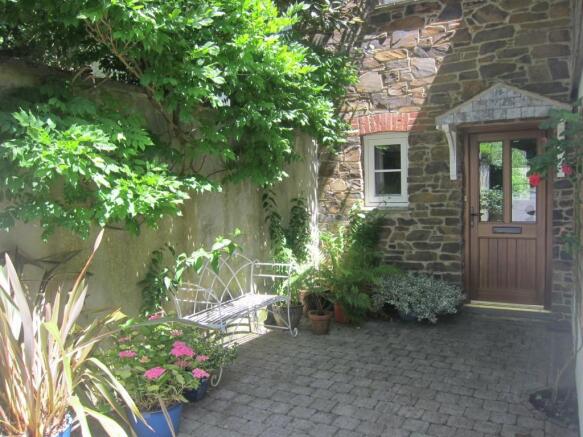 Lower Courtyard Entr